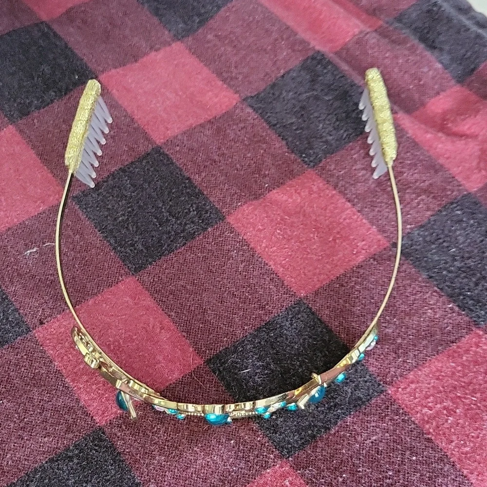 Tiara - Picture 2 of 3